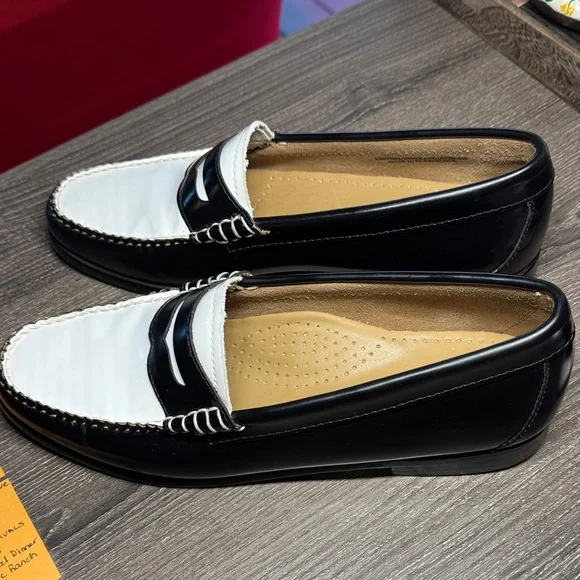 G.H. Bass & Co. Black and White Loafers - Picture 4 of 9